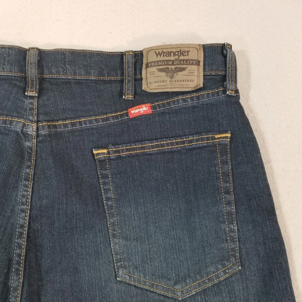 Wrangler jeans men's 38x30 regular fit flex denim pants dark wash